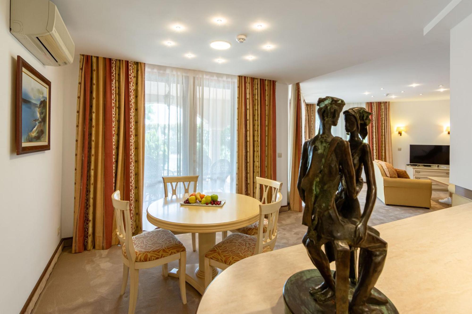 Helena Vip Villas And Suites Sluneční pobřeží Exteriér fotografie