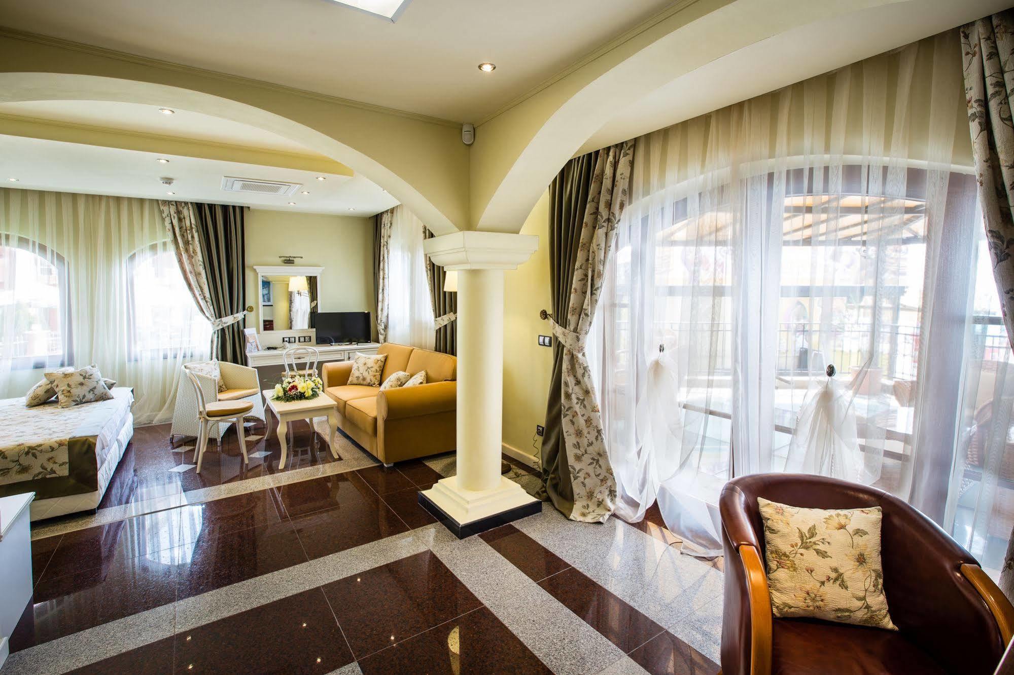 Helena Vip Villas And Suites Sluneční pobřeží Exteriér fotografie