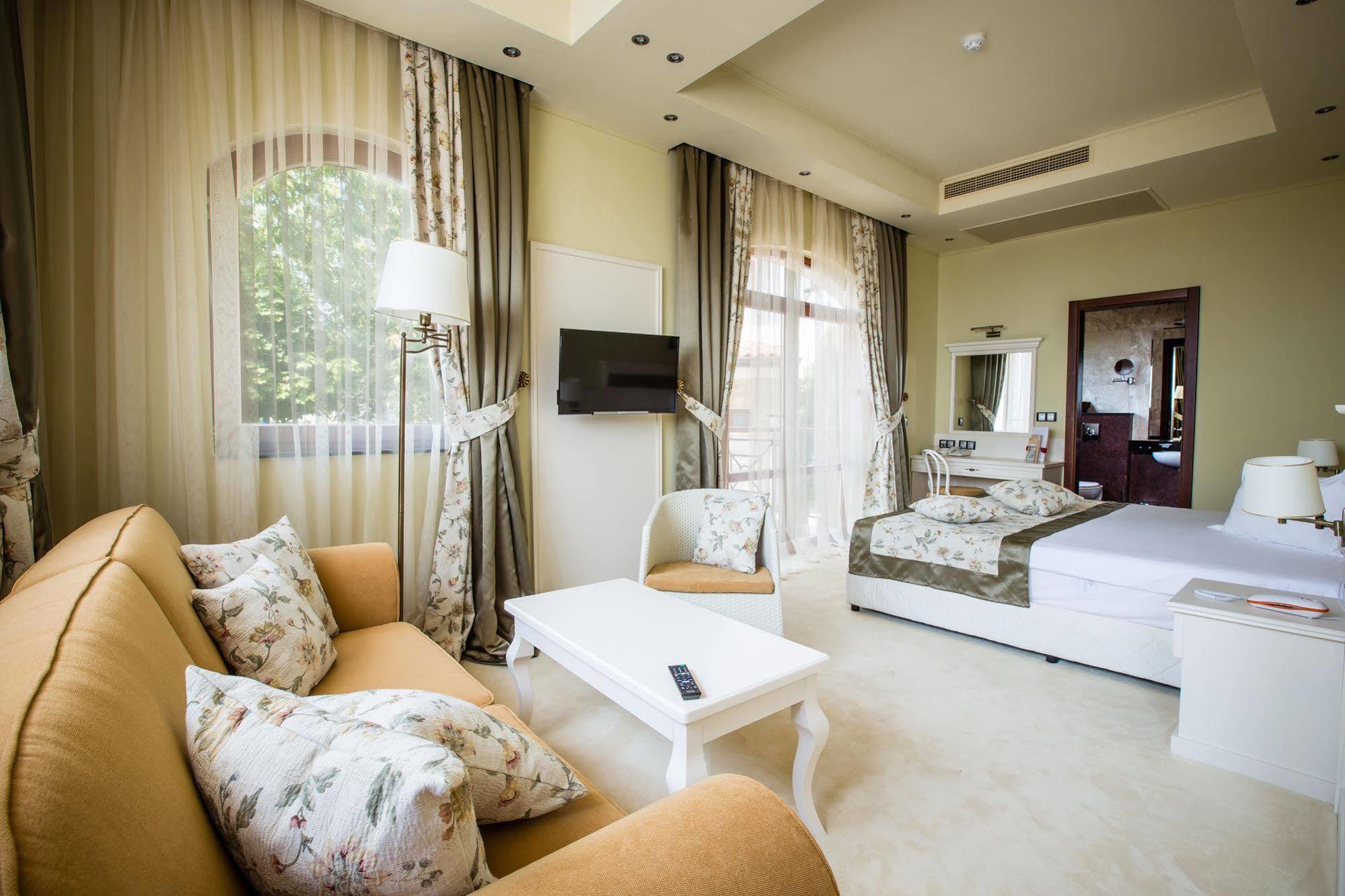 Helena Vip Villas And Suites Sluneční pobřeží Exteriér fotografie